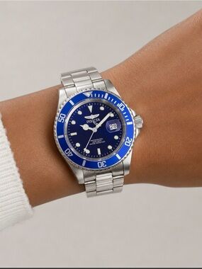 Invicta Men's Silver Watch with Blue Dial and Bezel